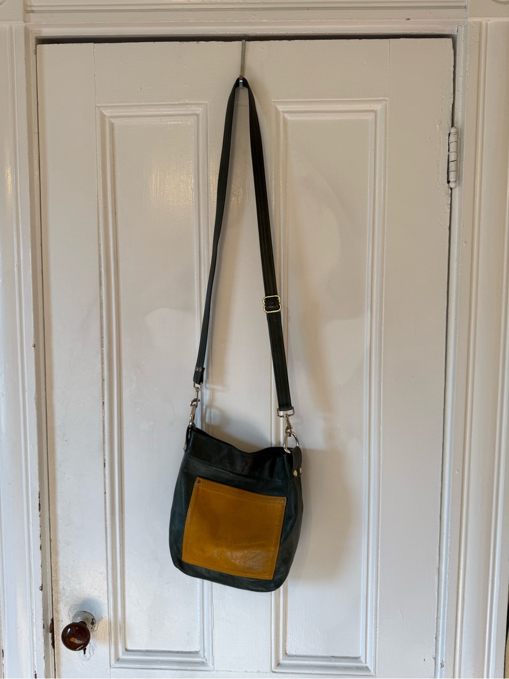 Hunter Green Crossbody Bag with Mustard Front Pocket - Unbranded